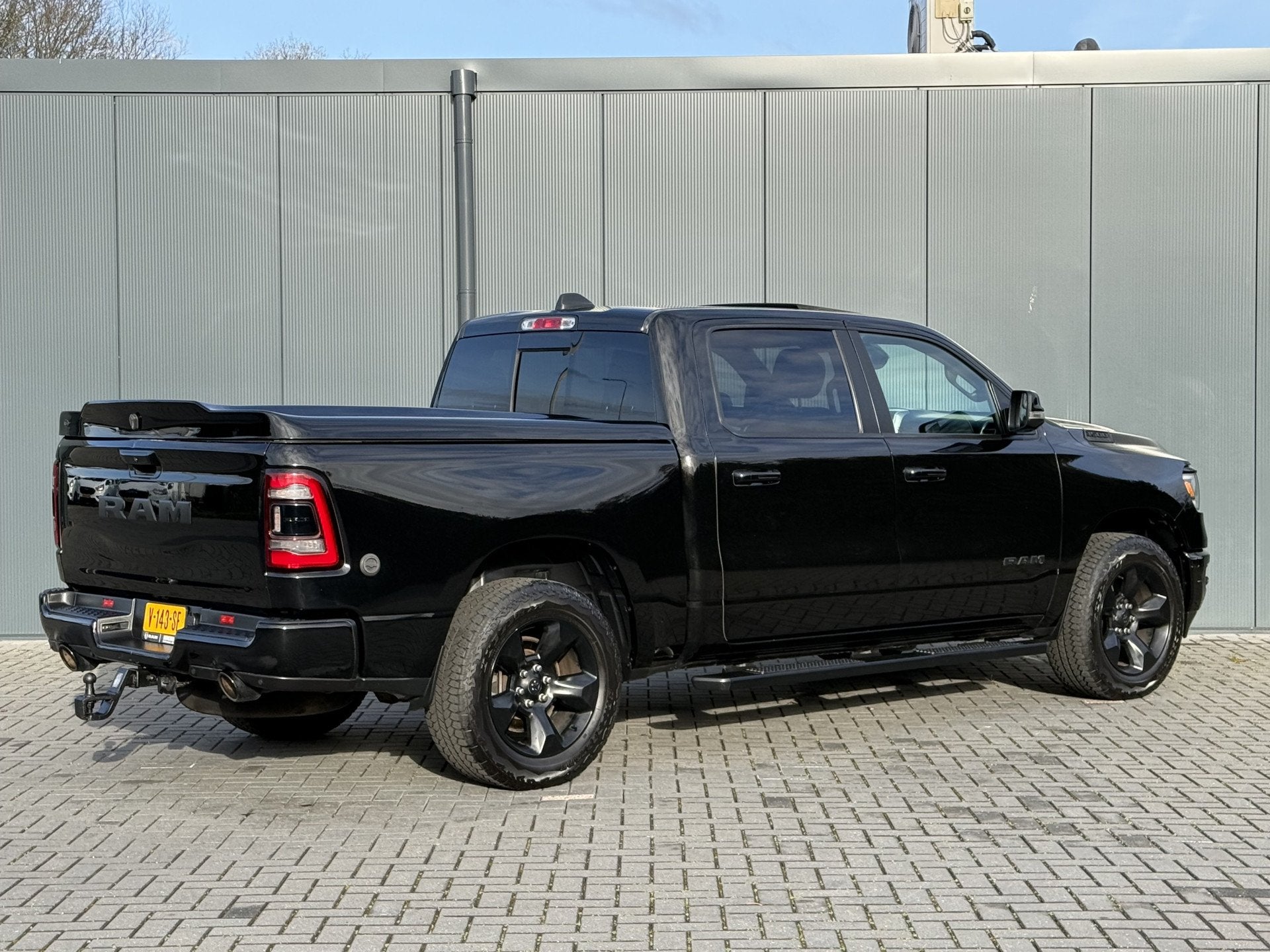 Dodge Ram 1500 5.7 V8 4x4 BIG HORN / CREW CAB / LPG-G3 / NL, Auto's, Automaat, Gebruikt, 5654 cc, 402 pk