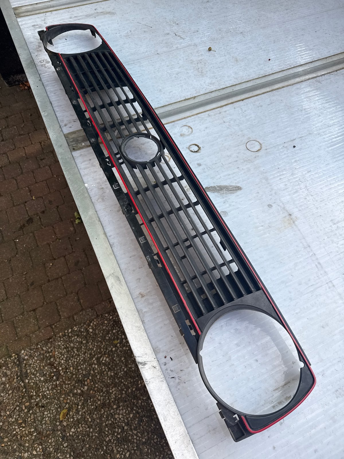 Golf MK2 GTI Grill Origineel VW - Afgebroken Pootjes, Ophalen of Verzenden, Gebruikt, Voor, Volkswagen
