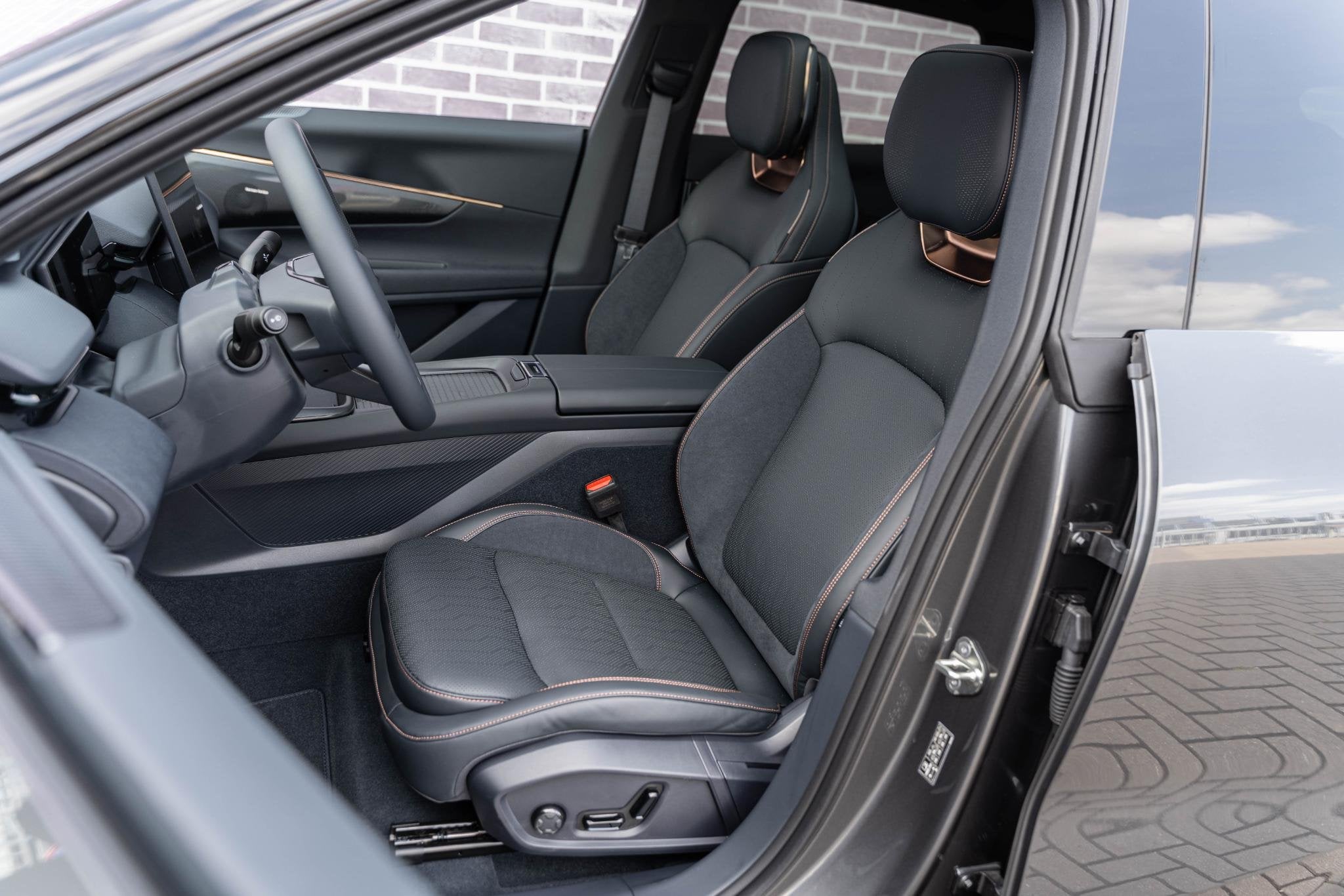 Lynk & Co 08 1.5 Plug-in Hybrid More | Afneembare Trekhaak |, Auto's, 12 maanden, 4 cilinders, 2087 kg, Hybride Elektrisch/Benzine