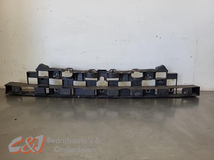 Bumperframe voor van een Opel Vivaro, Gebruikt, -, -, Opel