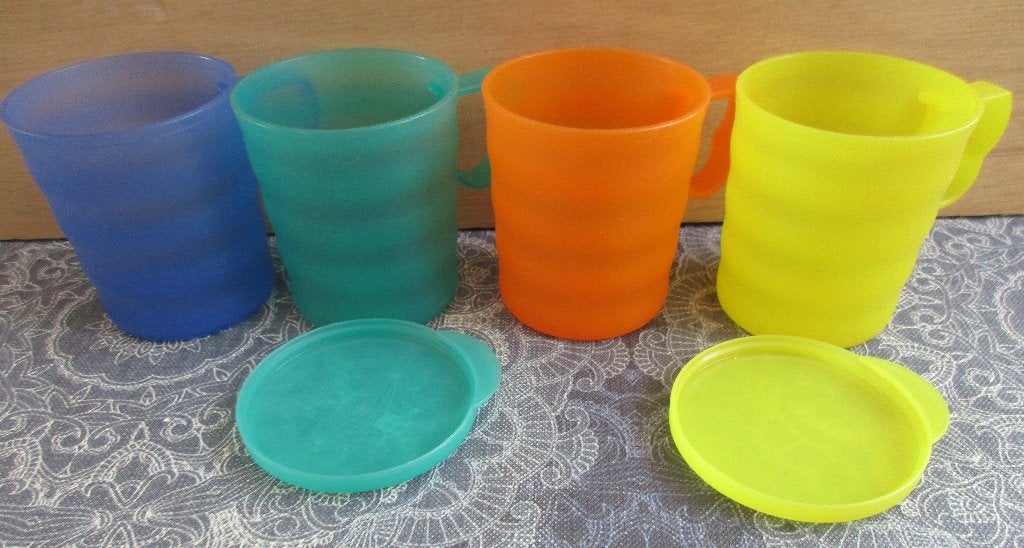 tupperware trendy mokken met oor - 2 met deksel -350 ml, Ophalen of Verzenden, 350 ml, Overige typen