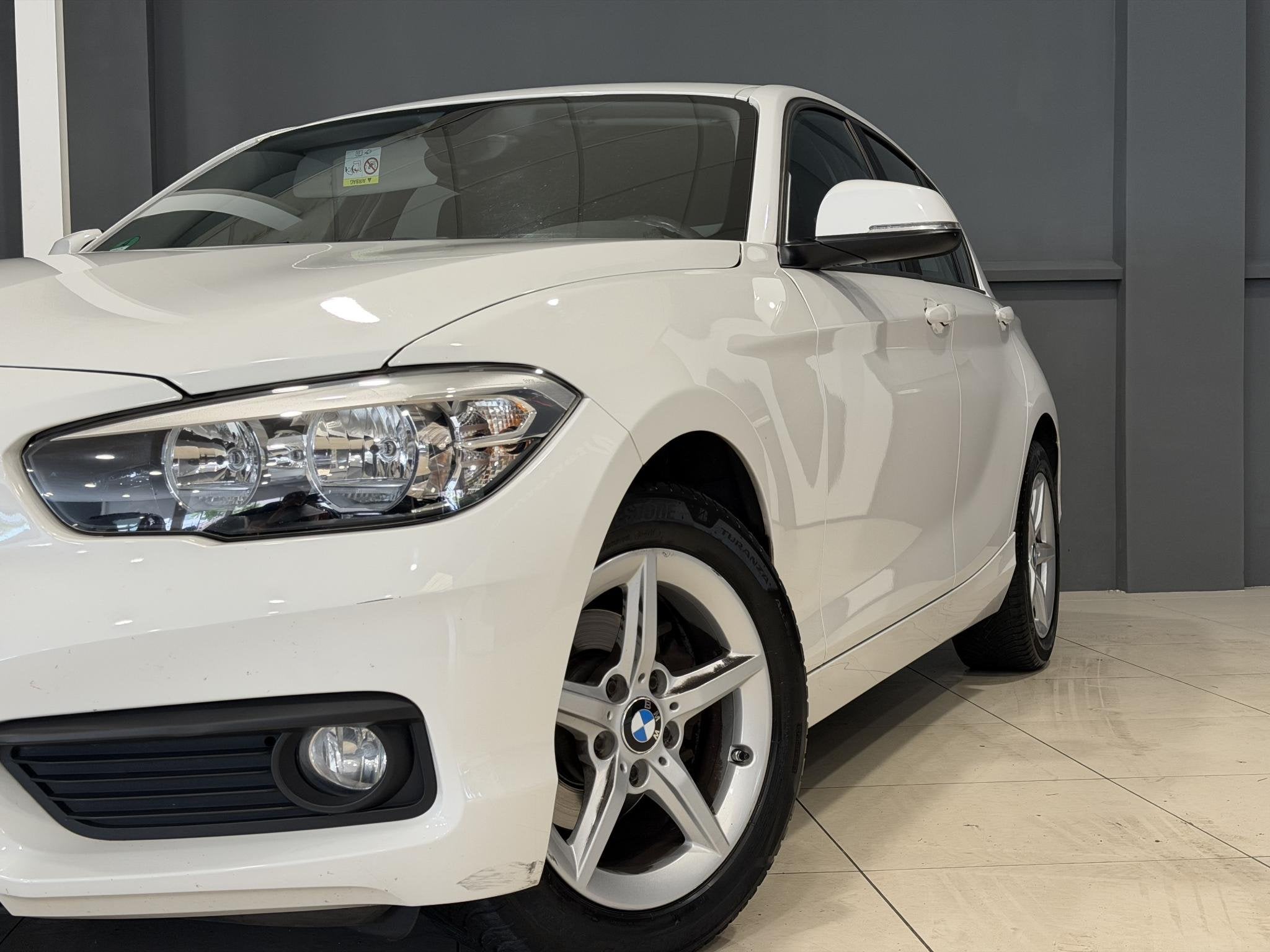 BMW 1-serie 116i Sport | Airco | M-Sport | Parkeersensor |, 1-Serie, Euro 6, Wit, 3 cilinders