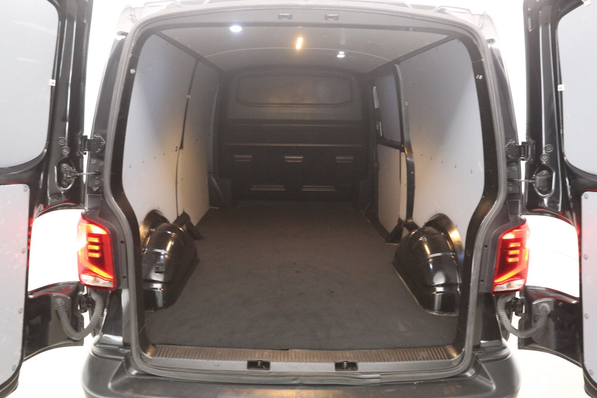 Volkswagen Transporter 2.0 TDI L2H1 | Airco | Cruise | Carpl, Voorwielaandrijving, Stof, Gebruikt, Euro 6