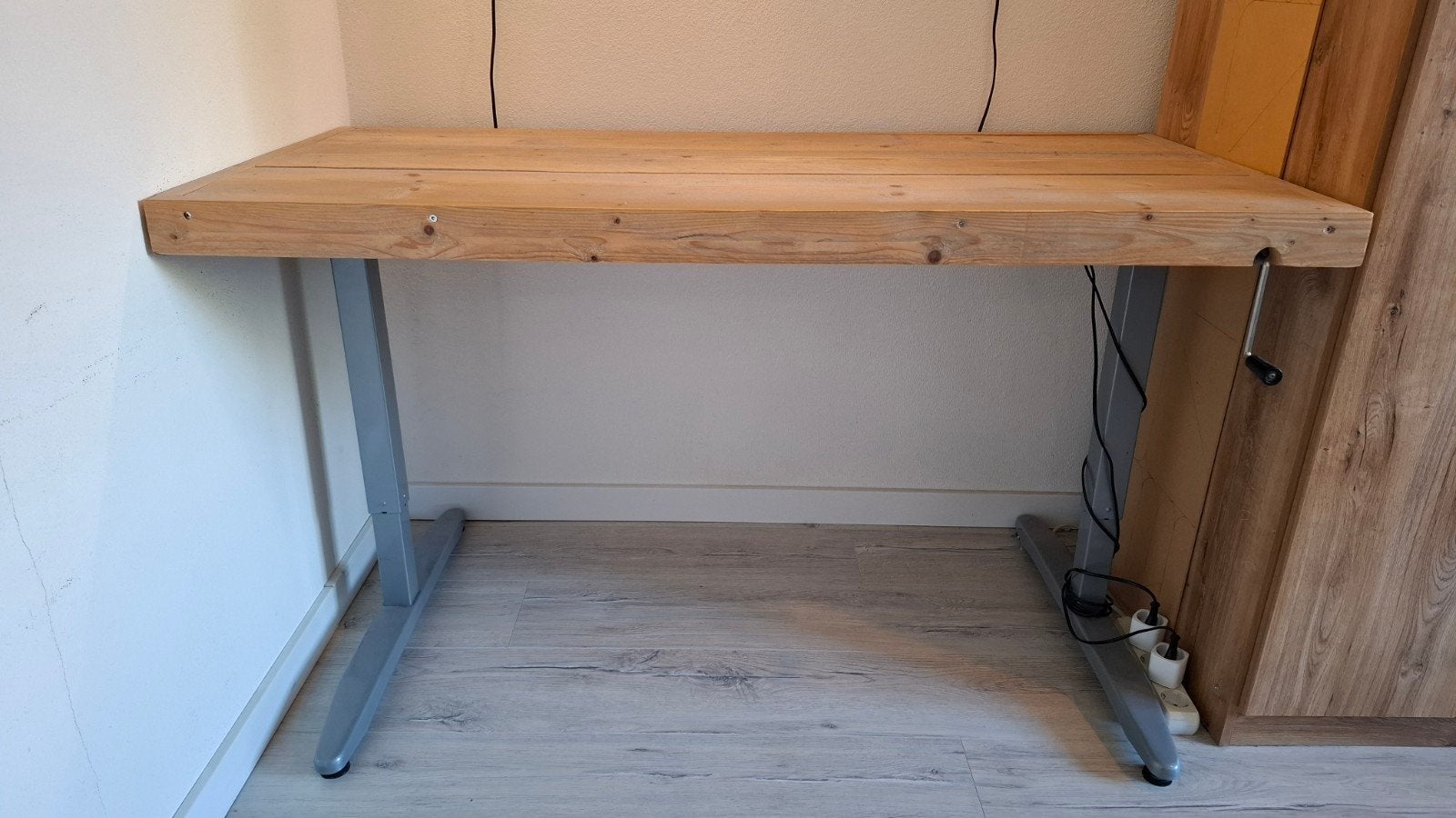 Bureau steigerhout in hoogte verstelbaar., Huis en Inrichting, Ophalen, 64 cm, Hout, In hoogte verstelbaar
