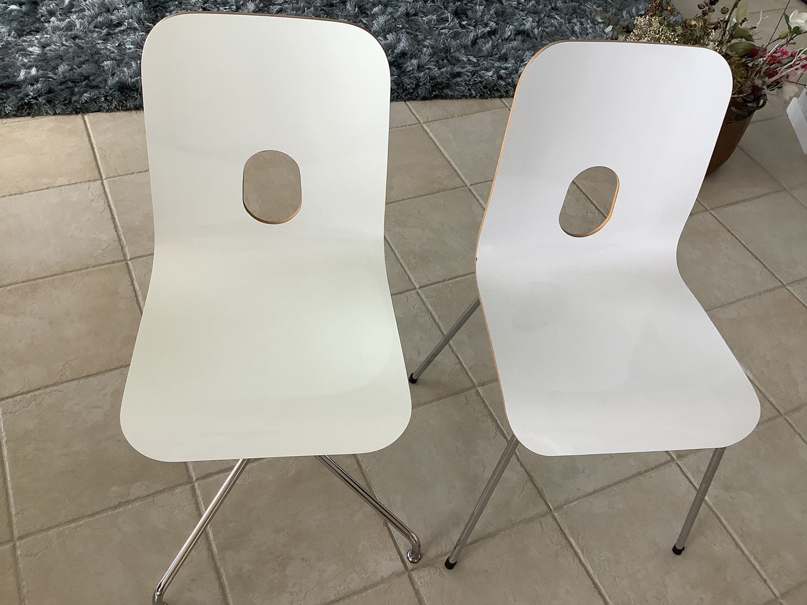 2 witte stoeltjes, Huis en Inrichting, Ophalen, Kunststof, Twee, Wit