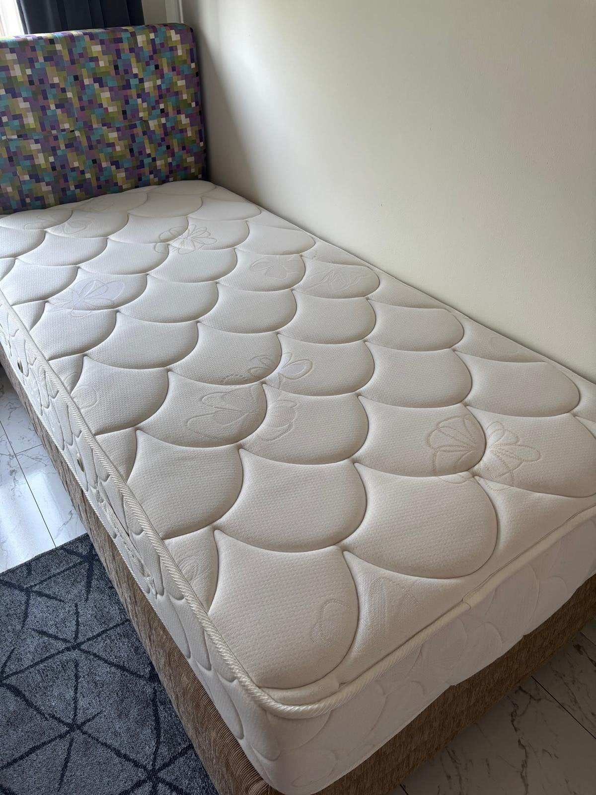 Opberg boxspring 90x190 met matras en gestoffeerd hoofdbord, Ophalen, 90 cm, Eenpersoons, 190 cm of minder