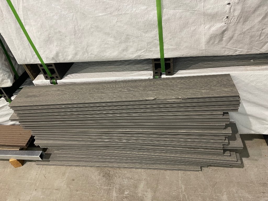 Restpartij grijze composiet vlonderplanken – 24 stuks €100, Tuin en Terras, Terrasdelen en Vlonders, Ophalen, Nieuw, Composiet