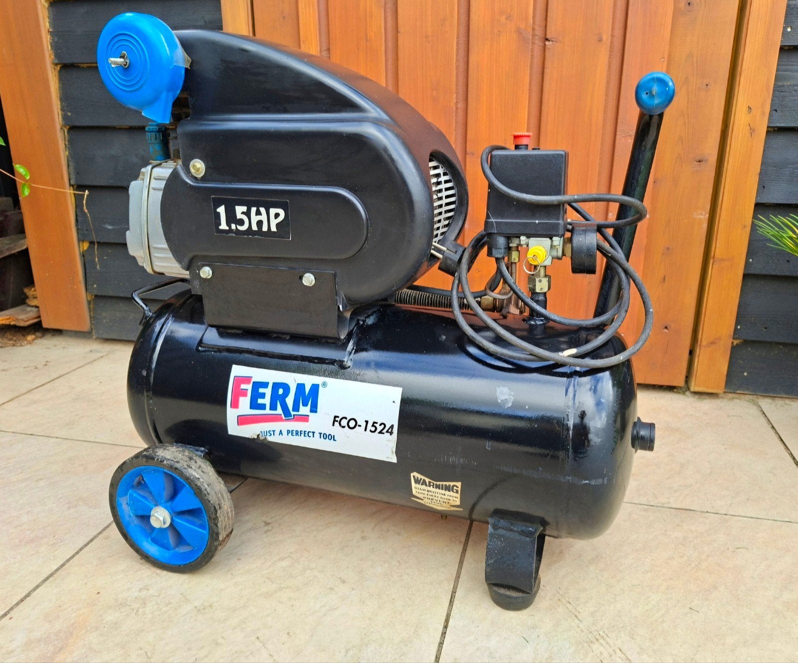 Zeer nette en perfect werkende compressor, Doe-het-zelf en Verbouw, Compressors, Minder dan 25 liter, Ophalen, Zo goed als nieuw