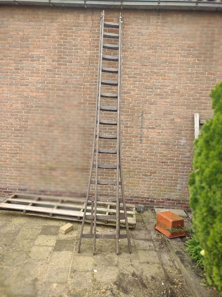 Houten ladder dubbel 2 keer 425 cm 16 treden., Doe-het-zelf en Verbouw, Ophalen, Gebruikt, 4 meter of meer