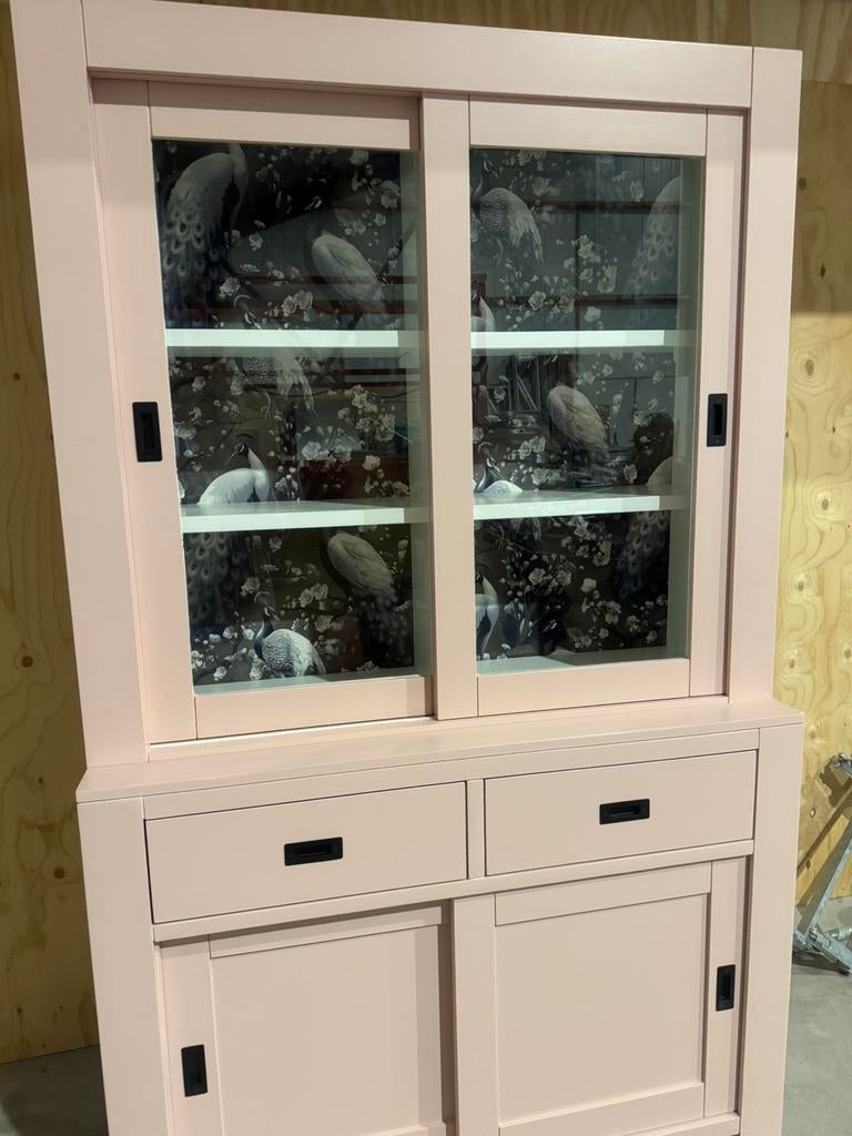 Schitterende roze vitrinekast, Huis en Inrichting, Kasten | Buffetkasten, 100 tot 150 cm, 200 cm of meer, Ophalen of Verzenden