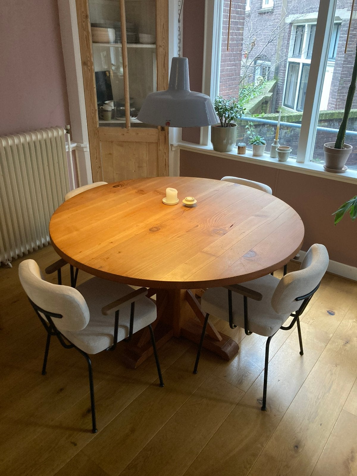 Massief ronde houten tafel (grenen), Huis en Inrichting, Tafels | Eettafels, Gebruikt, Rond, Ophalen of Verzenden, Vijf personen of meer