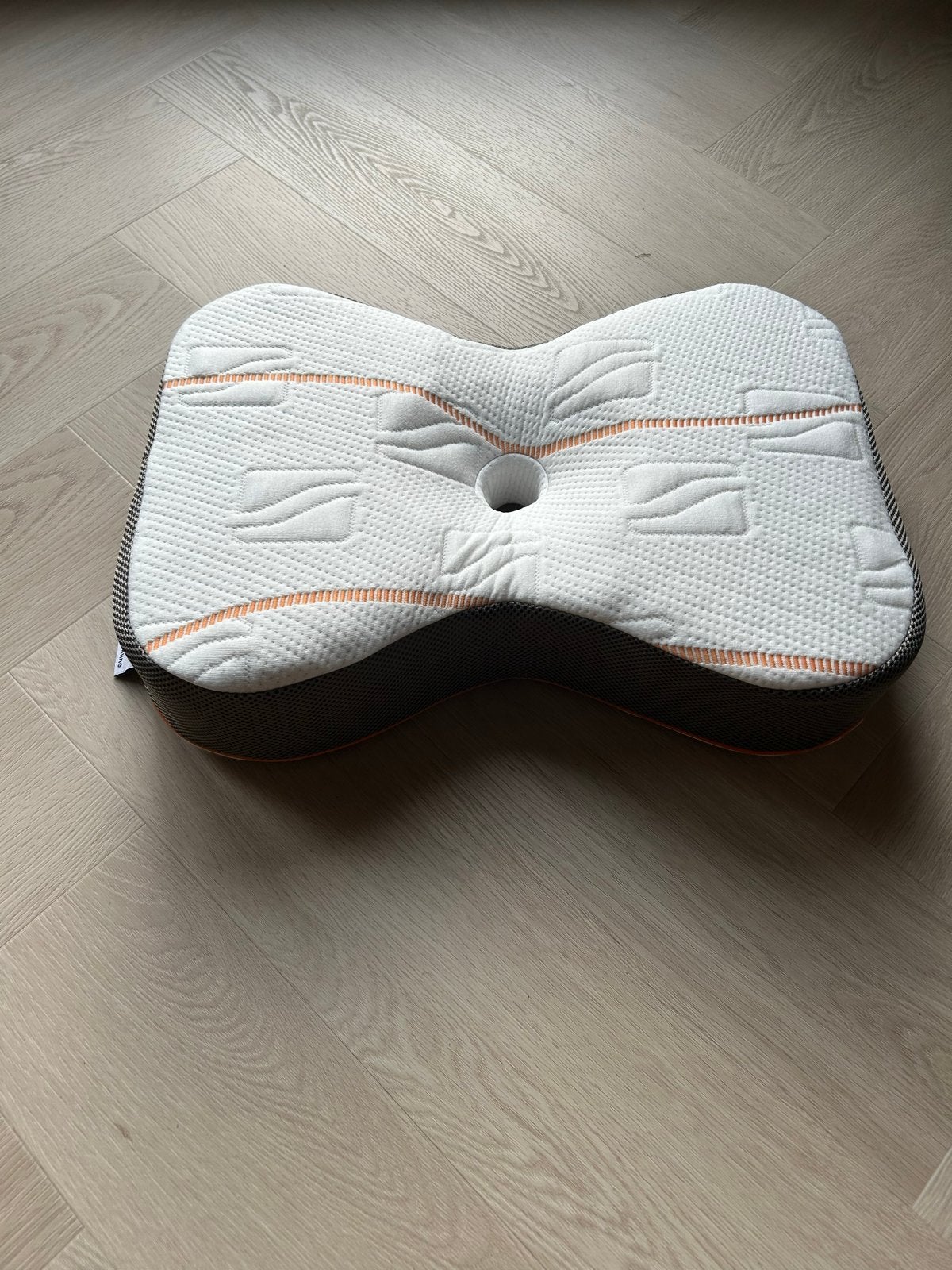 Mline Athletic Pillow hoofdkussen - Zo goed als nieuw, Huis en Inrichting, Slaapkamer | Beddengoed, Eenpersoons, Wit, Ophalen of Verzenden