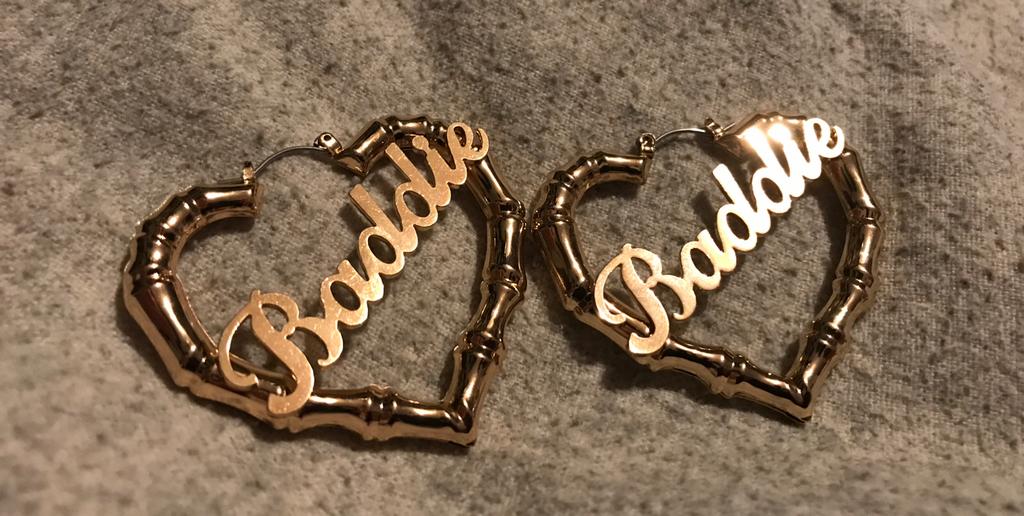 Nieuw goudkleur oorbellen hart hartjes Baddie bewerkt, Sieraden, Tassen en Uiterlijk, Oorbellen, Verzenden, Nieuw, Goud, Hangers