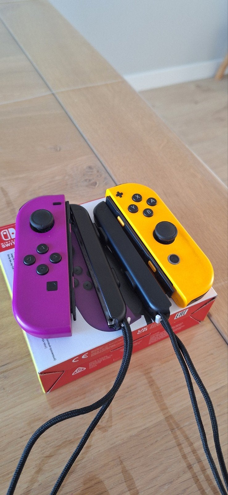 Nintendo Switch Joy-Cons - Paars en Geel (Nieuw), Spelcomputers en Games, Spelcomputers | Nintendo Switch, Zo goed als nieuw, Switch Original