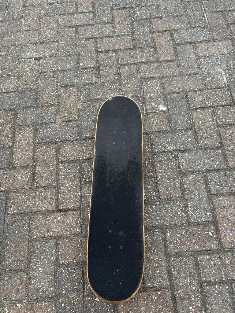 Skateboard met 'Love Kills Slowly' design, Ophalen, Zo goed als nieuw, Skateboard