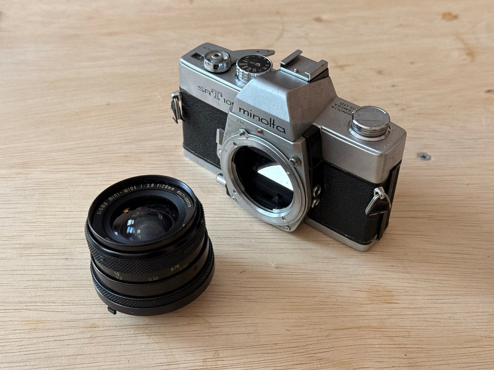 Minolta SRT101 voor onderdelen/reparatie + Sigma lens, Ophalen of Verzenden, Niet werkend, Spiegelreflex, Minolta