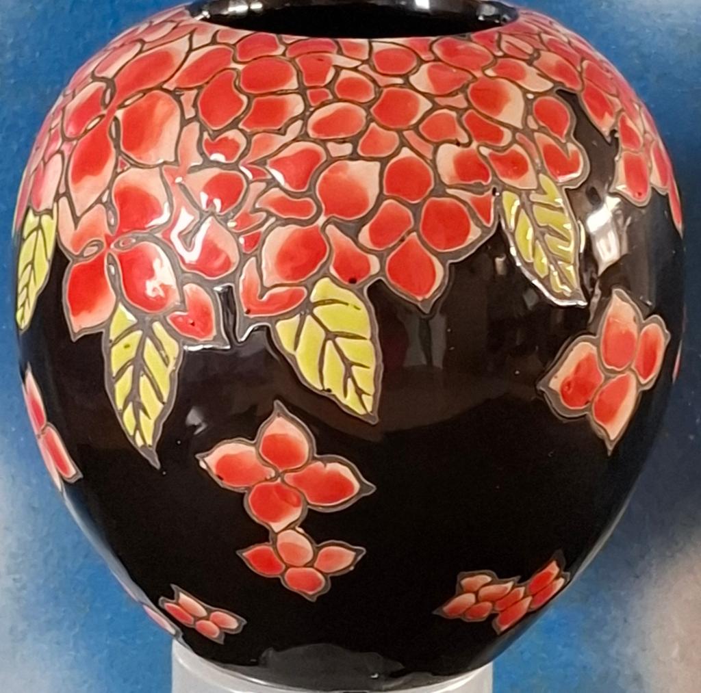 Vaasje . Keramiek.  Floraal.  Glazuur. 21 cm., Ophalen, Overige kleuren, Aardewerk of Porselein, Zo goed als nieuw