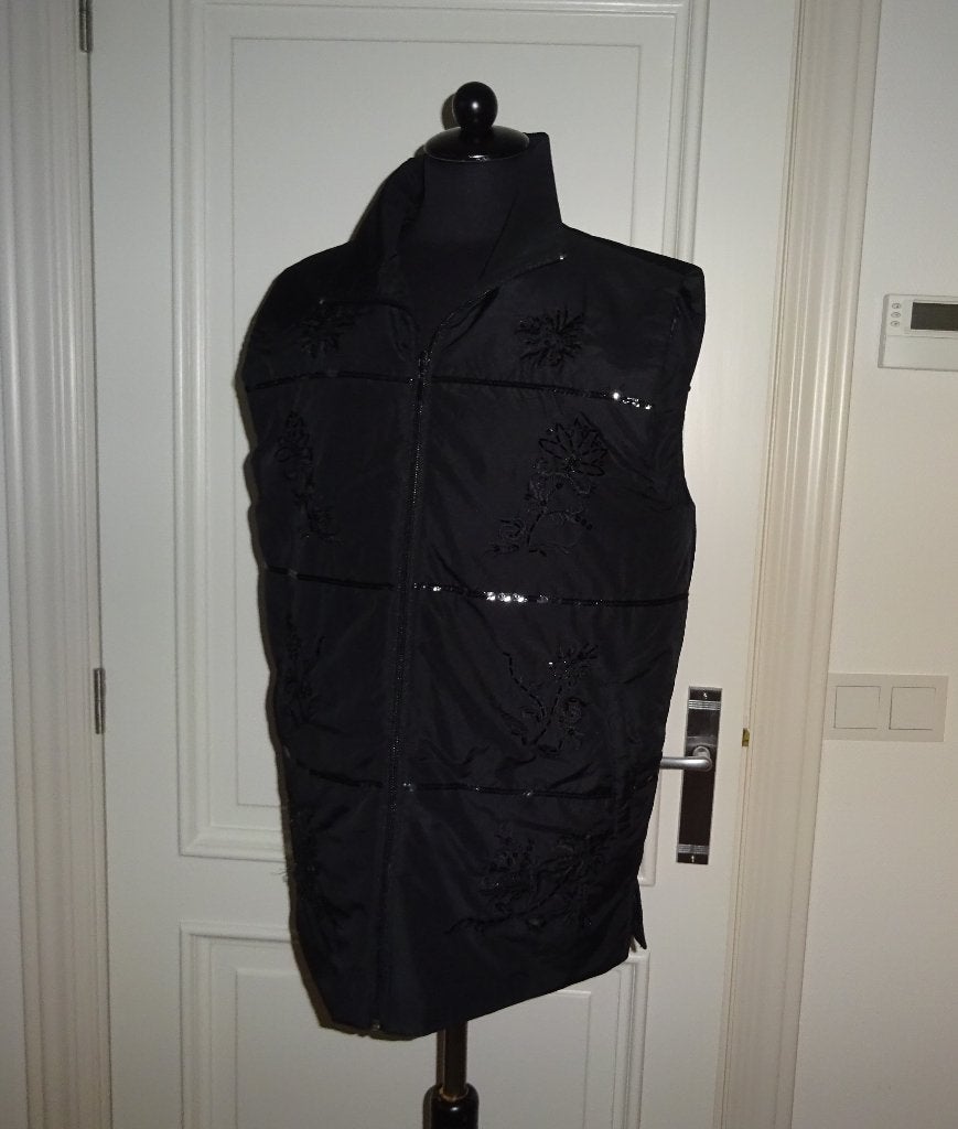 NIEUW Maat 42-44 Zwarte Bodywarmer met Applicaties, epauletj, Ophalen of Verzenden, Nieuw, Maat 42/44 (L), Zwart