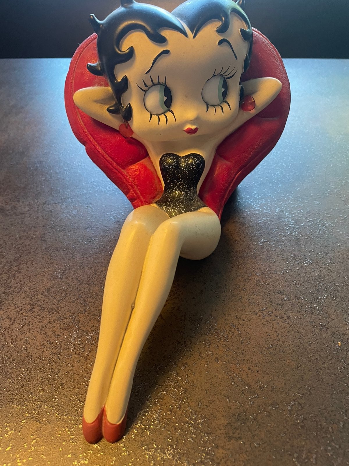 Betty Boop laying on a heart, Verzamelen, Beelden en Beeldjes, Ophalen of Verzenden, Zo goed als nieuw, Dier