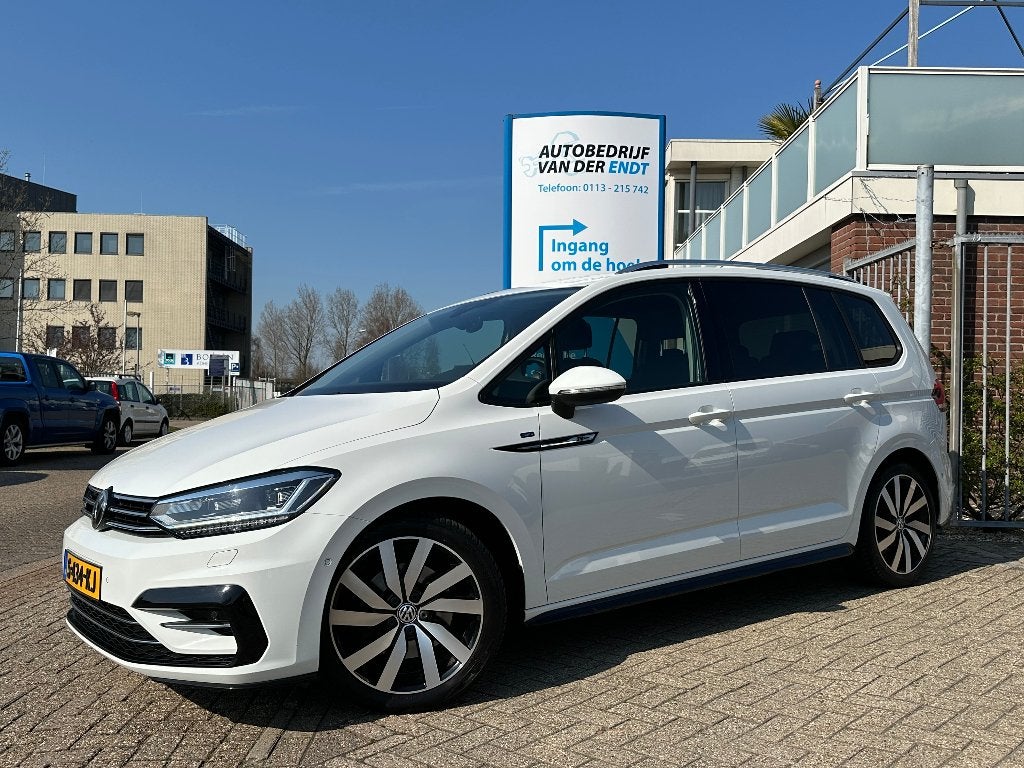 Volkswagen Touran 1.4 TSI Highline R 7P R-line Cam Trekhaak, Auto's, Stof, Zwart, 4 cilinders, 7 stoelen