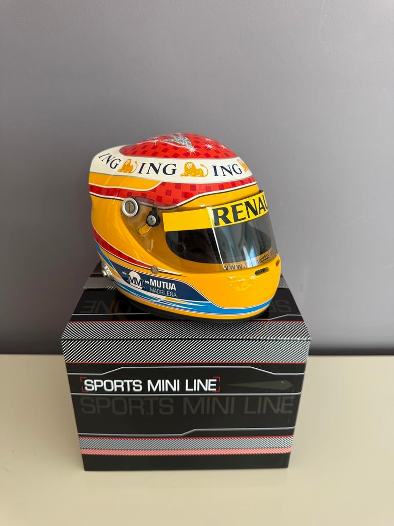 Alonso 2009 1:2 Helm Renault R29 F1, Ophalen of Verzenden, Zo goed als nieuw, Formule 1