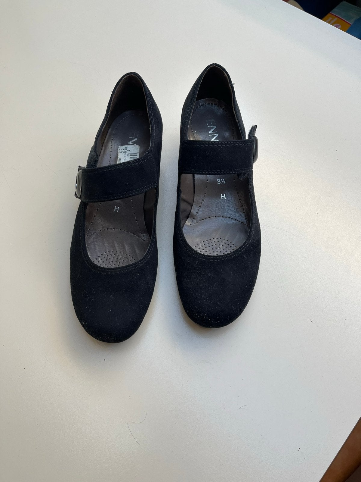 Zwarte suède schoenen met lage hak - Maat 36, Ophalen of Verzenden, Gedragen, Zwart, Schoenen met lage hakken