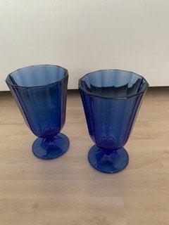 2 Blauwe glazen op voet, ook leuk met waxinelichtje, Ophalen of Verzenden
