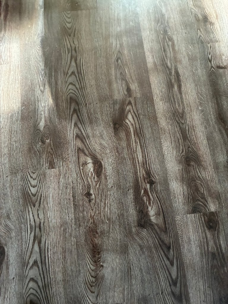 Mooie zwartbruine eiken laminaten vloer [Gratis], Ophalen, Gebruikt, 50 tot 150 cm, 10 m² of meer
