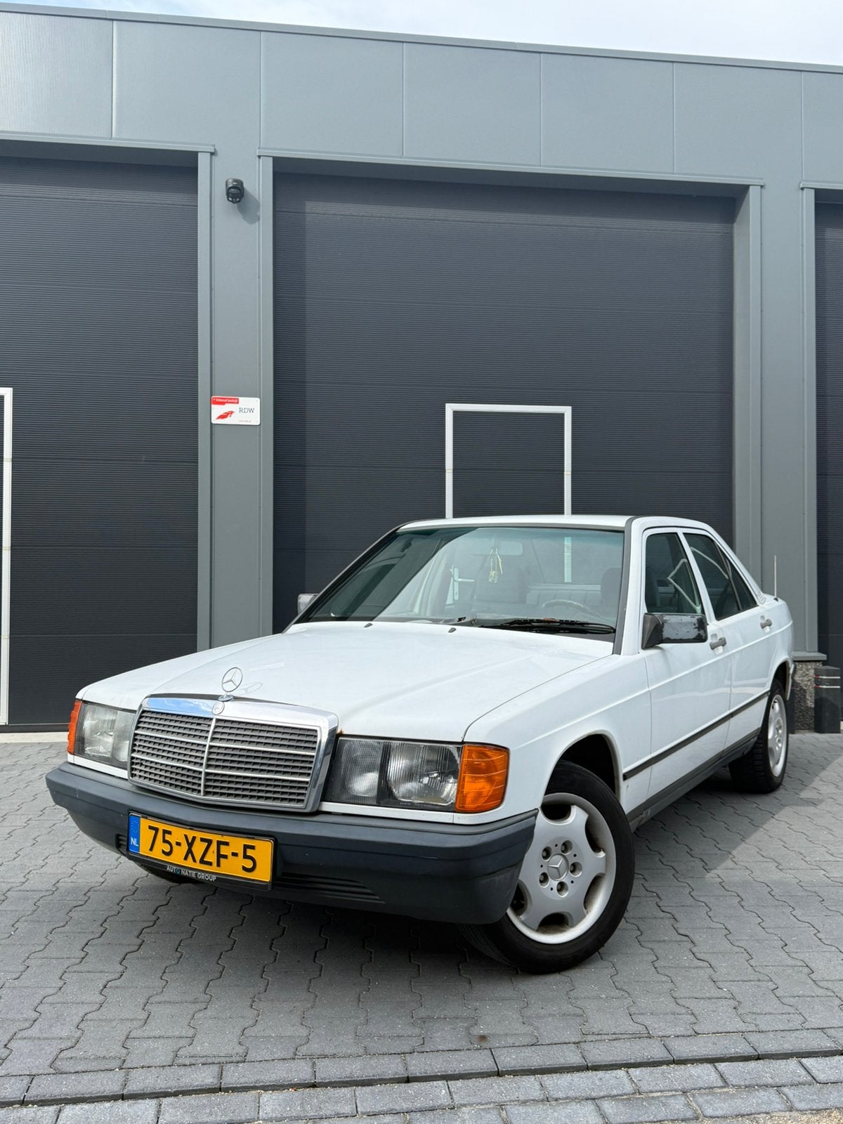 Mercedes-Benz Mercedes 1986 Wit BELASTINGVRIJ W201 AUTOMAAT, Auto's, 4 cilinders, Grijs, 190-Serie, Geïmporteerd