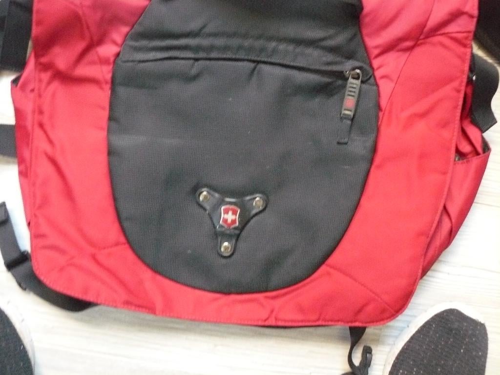 Rode Victorinox, 40 tot 60 cm, 30 cm of meer, Ophalen of Verzenden, Zo goed als nieuw