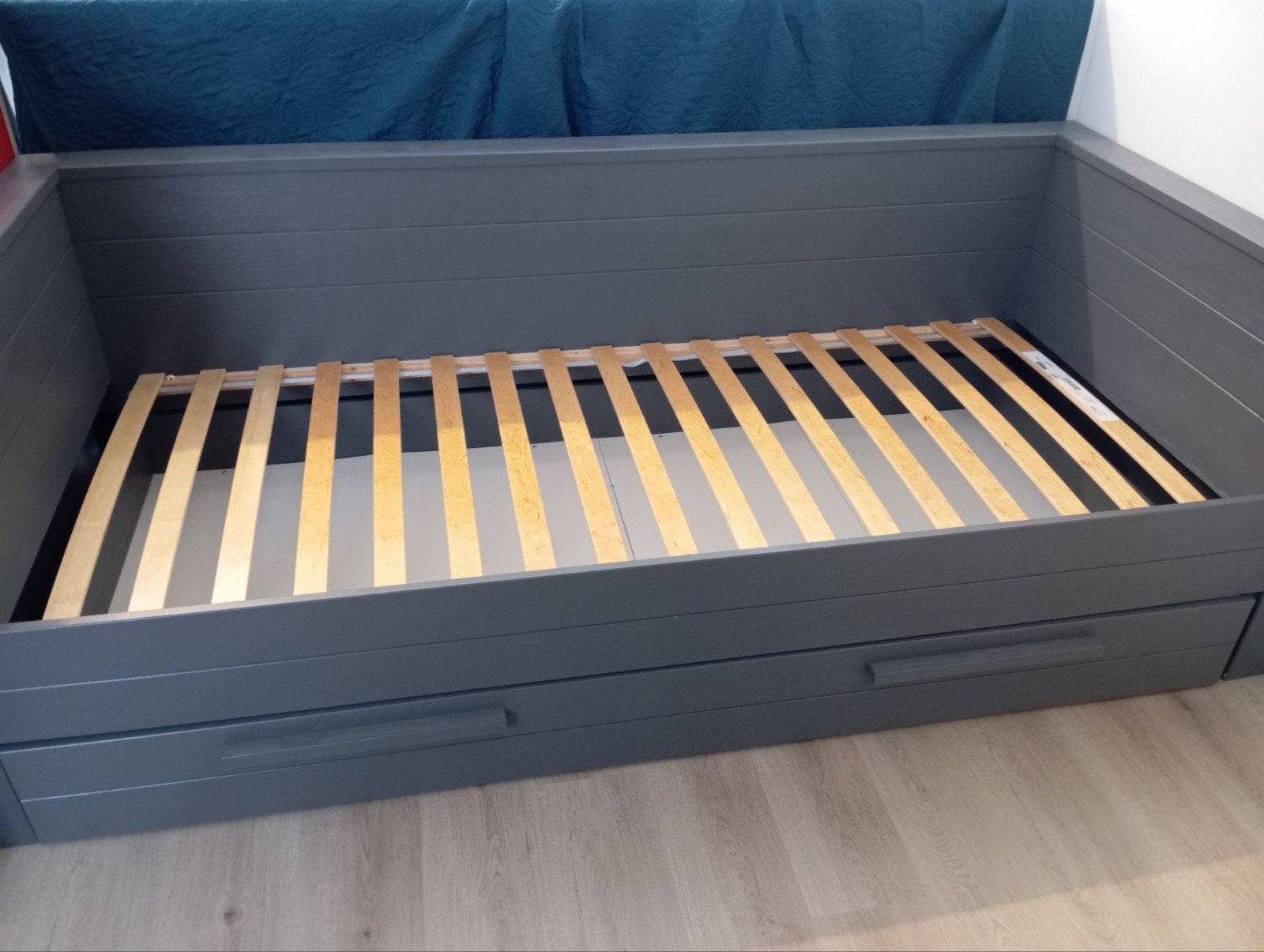 Grijze bedbank van Karwei 90x200cm met opberglade/logeerbed, Ophalen, 90 cm, Eenpersoons, 200 cm