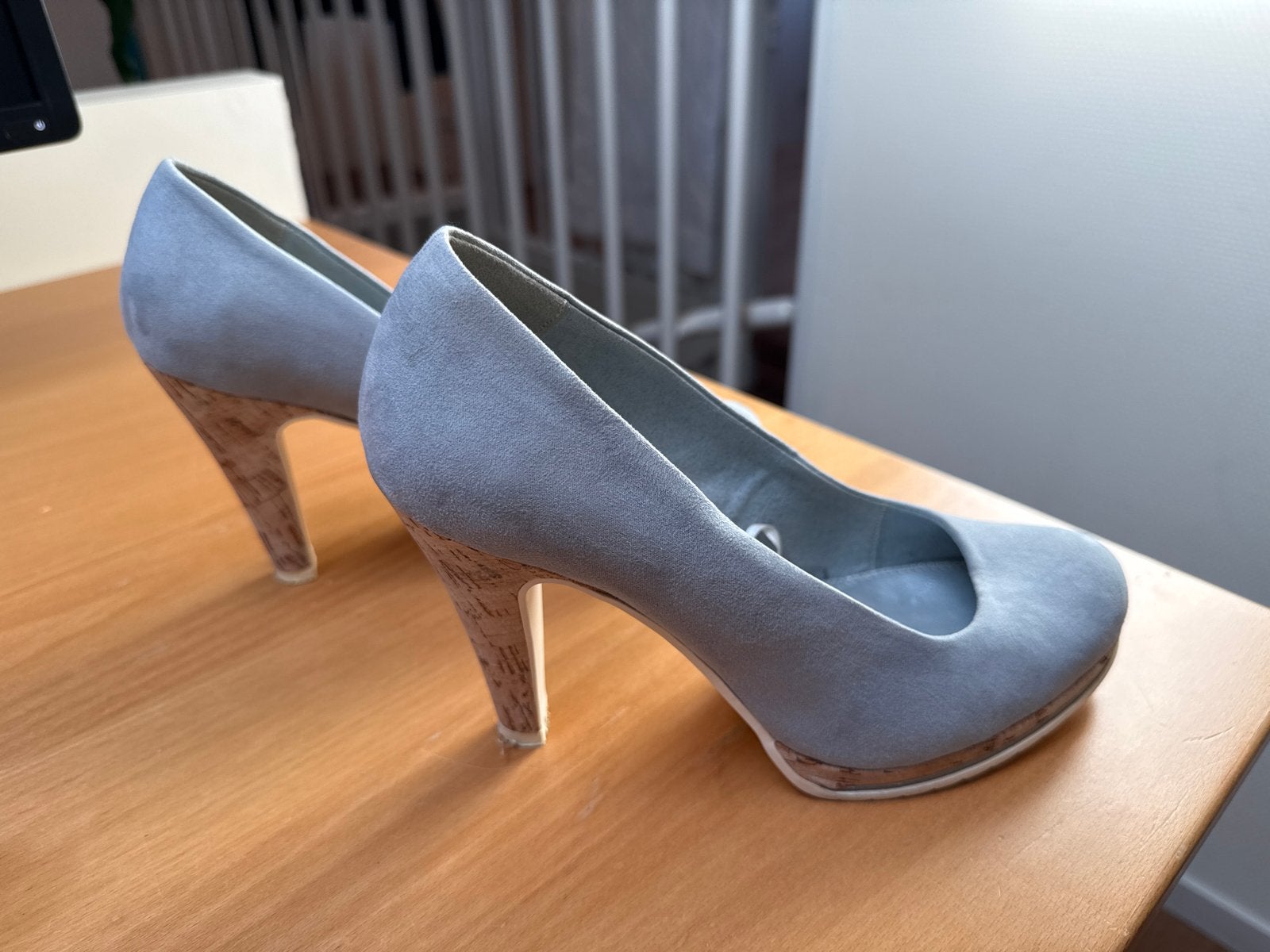 Marco Tozzi pumps met kurk hak - Maat 40, Pumps, Ophalen of Verzenden, Zo goed als nieuw, Grijs
