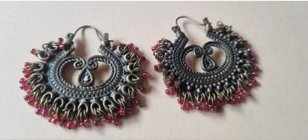 Oorhangers
Koper met rode kraaltjes, Sieraden, Tassen en Uiterlijk, Overige materialen, Ophalen of Verzenden, Rood, Hangers