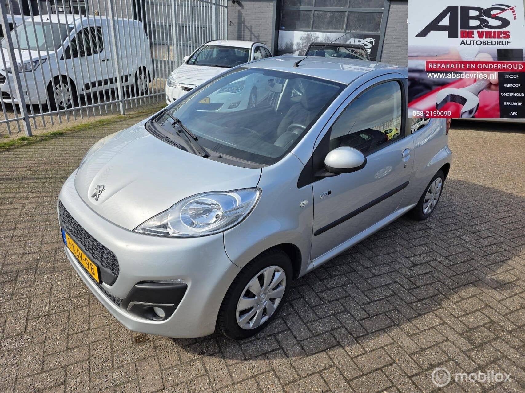 Peugeot 107 1.0 Envy AIRCO APK MAART 2027, Auto's, Voorwielaandrijving, Euro 5, Gebruikt, 4 stoelen