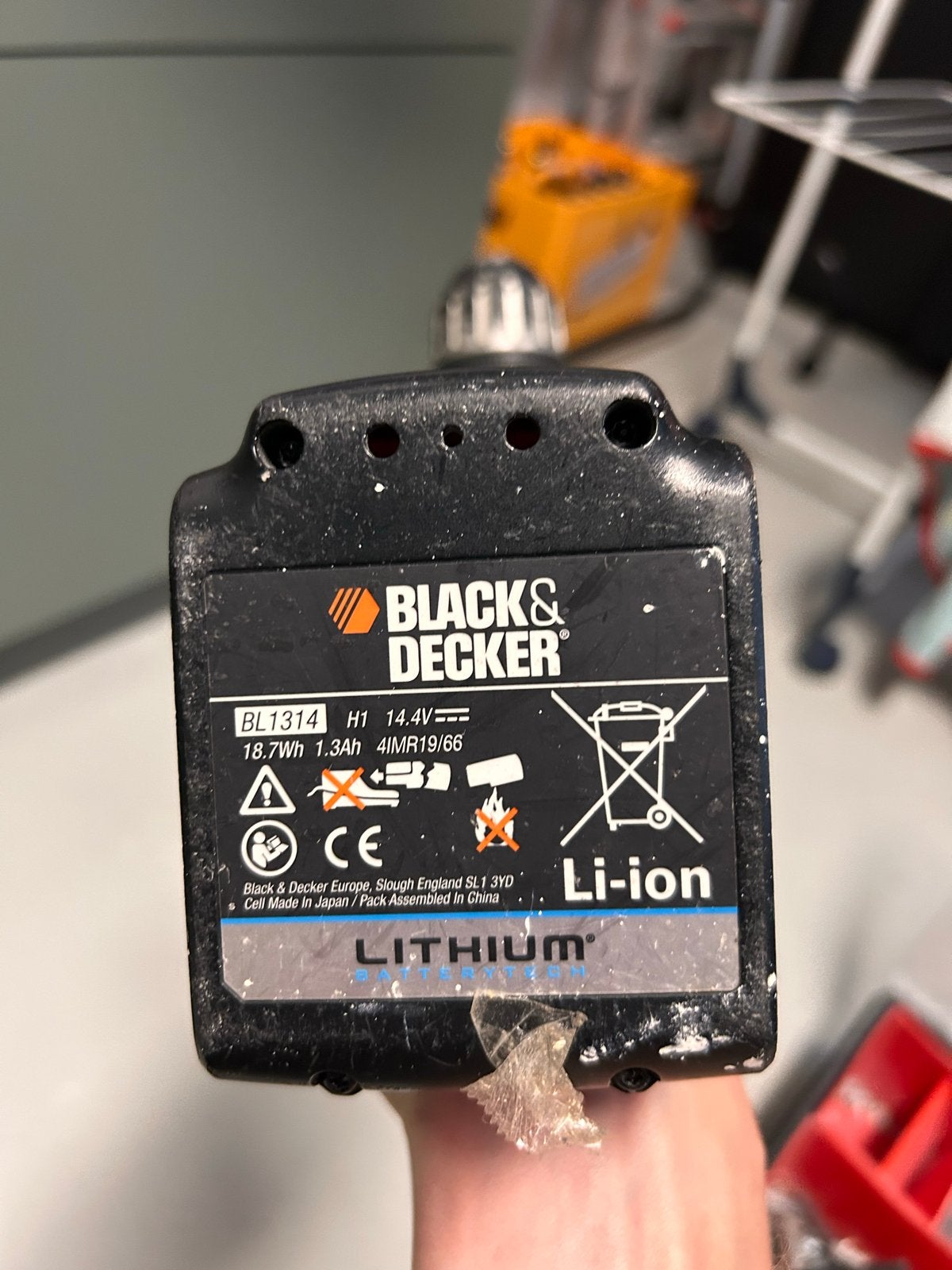Black & Decker 14.4V Boor-/Schroefmachine met Accu en Lader, Ophalen of Verzenden, Gebruikt, Minder dan 400 watt, Boor- en Schroefmachine