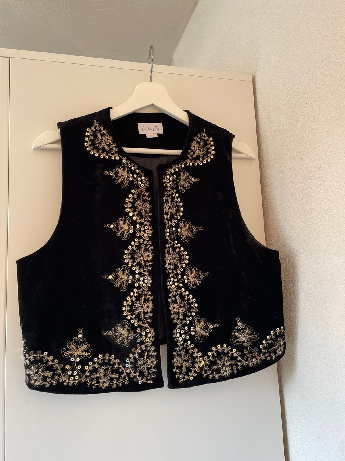 Gilet zwart met goud maat m/l cotton club, Ophalen of Verzenden, Zo goed als nieuw, Maat 38/40 (M), Zwart