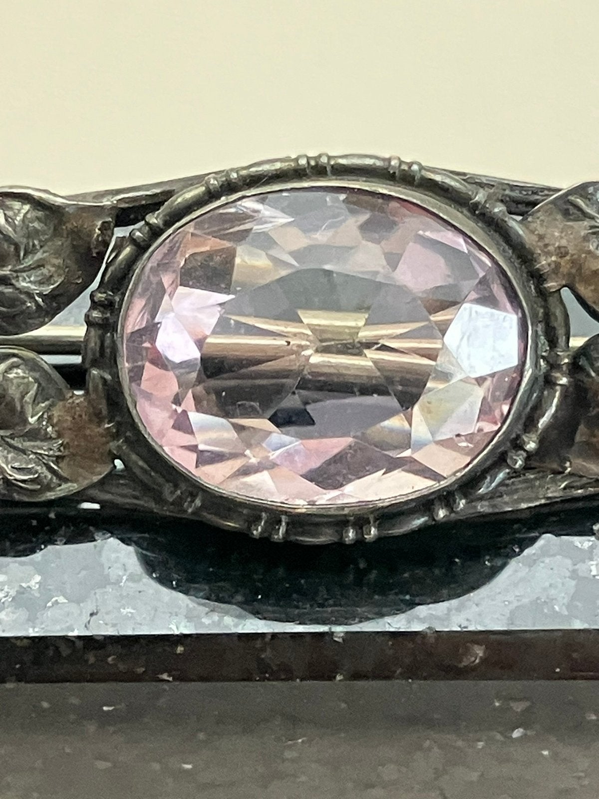 Antieke broche met amethist, Sieraden, Tassen en Uiterlijk, Ophalen of Verzenden, Zilver, Broche