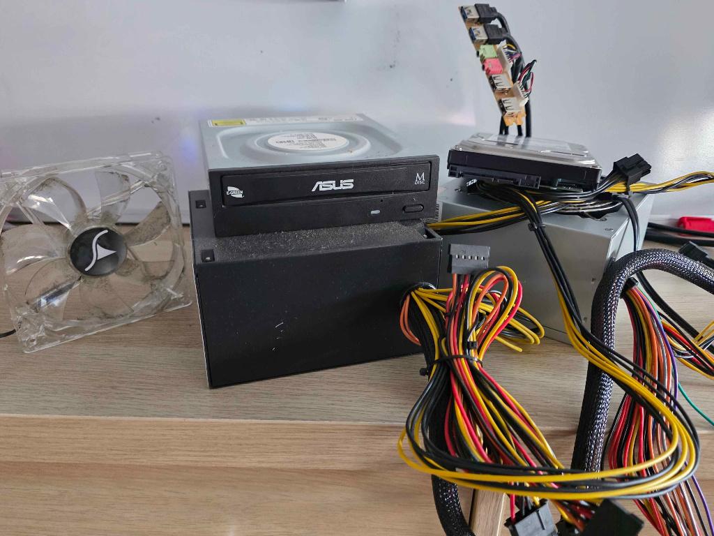 Computer onderdelen, voor de hobbyisten!  Lees beschrijving, Computers en Software, Interne voedingen, Ophalen of Verzenden, Gebruikt