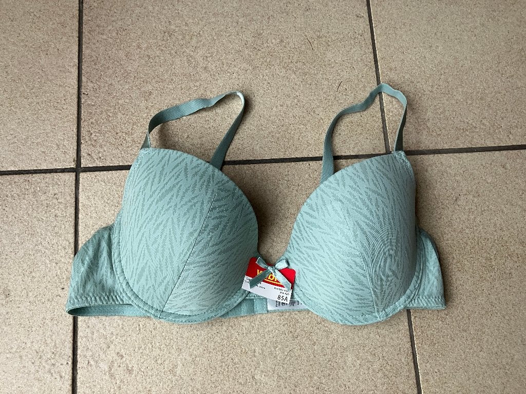 Nieuwe soort groenkleurige BH Maat 85A, Ophalen of Verzenden, Groen, BH