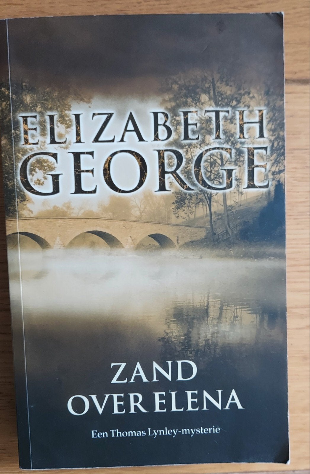 Zand over Elena - Elizabeth George (Thomas Lynley-mysterie), Ophalen of Verzenden, Gelezen, Elizabeth George