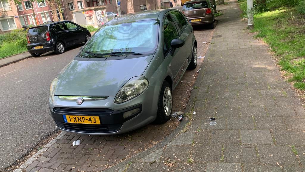 Fiat Punto 1.4 5DR 2011 Grijs, Voorwielaandrijving, 40 €/maand, 4 cilinders, 400 kg