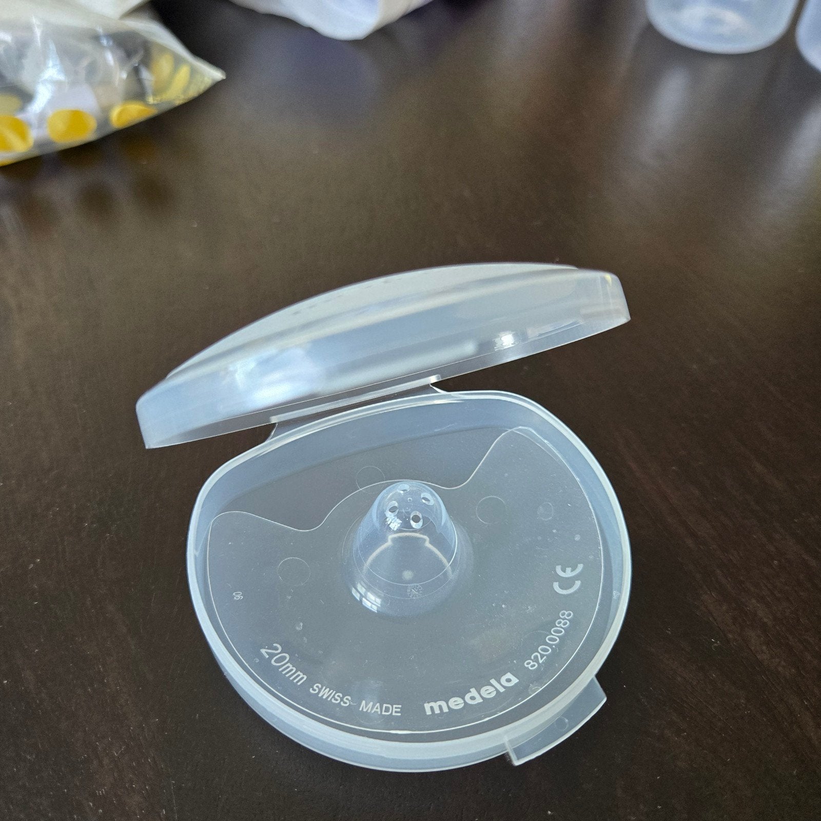 Medela tepelhoedje, Ophalen