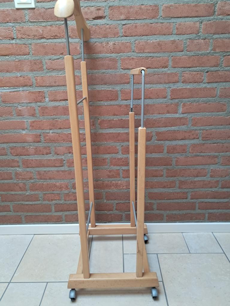 Mooi houten kledingrek, Ophalen, Zo goed als nieuw, Grenenhout