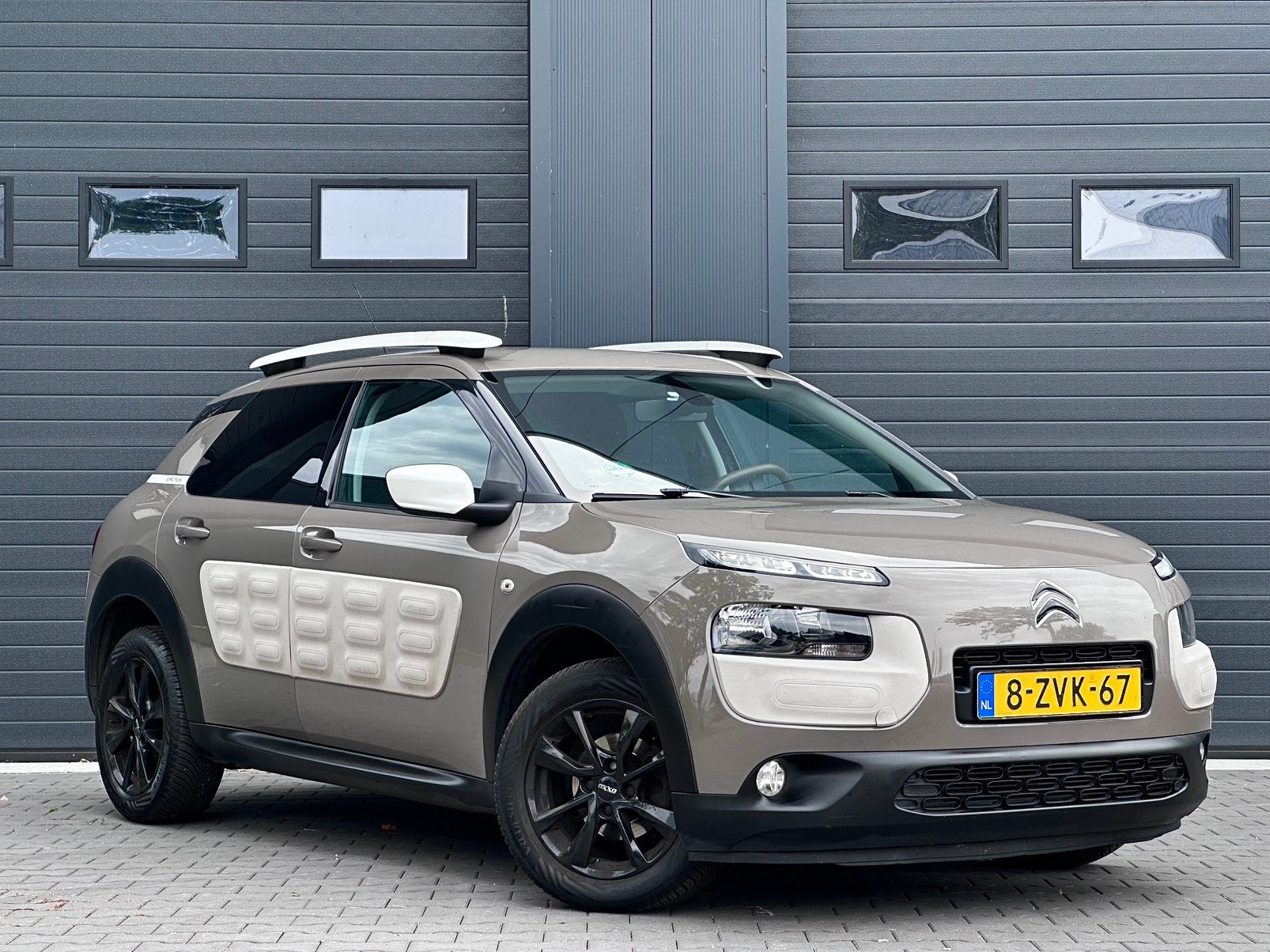 Citroën C4 Cactus (2015) | Navi | Camera | All-season banden, 40 €/maand, 1199 cc, Bruin, 995 kg