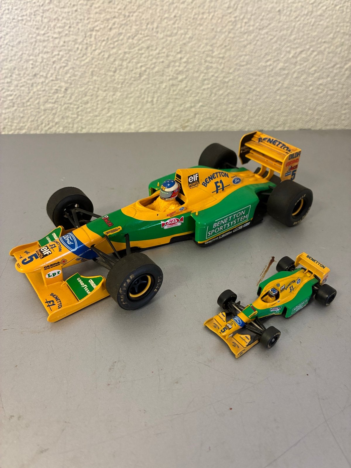 Diverse F1 modelauto's en helm, Ophalen of Verzenden, Gebruikt, Auto