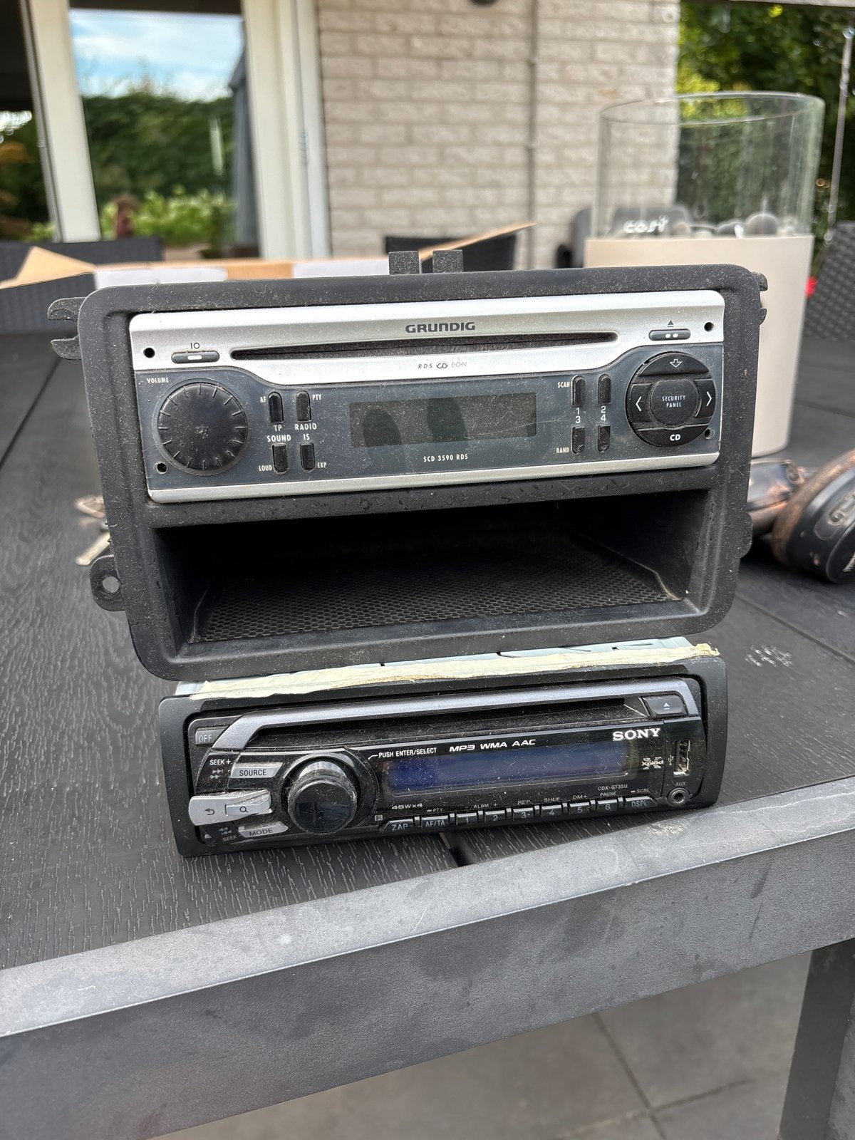 Oude radio's uit Caddy - Grundig en Sony autoradio's, Auto diversen, Autoradio's, Ophalen, Gebruikt