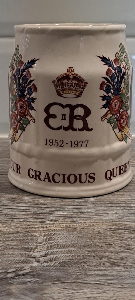 Herdenkingsmok Zilveren Jubileum 1977 EIIR Fronstone 568ml, Ophalen of Verzenden