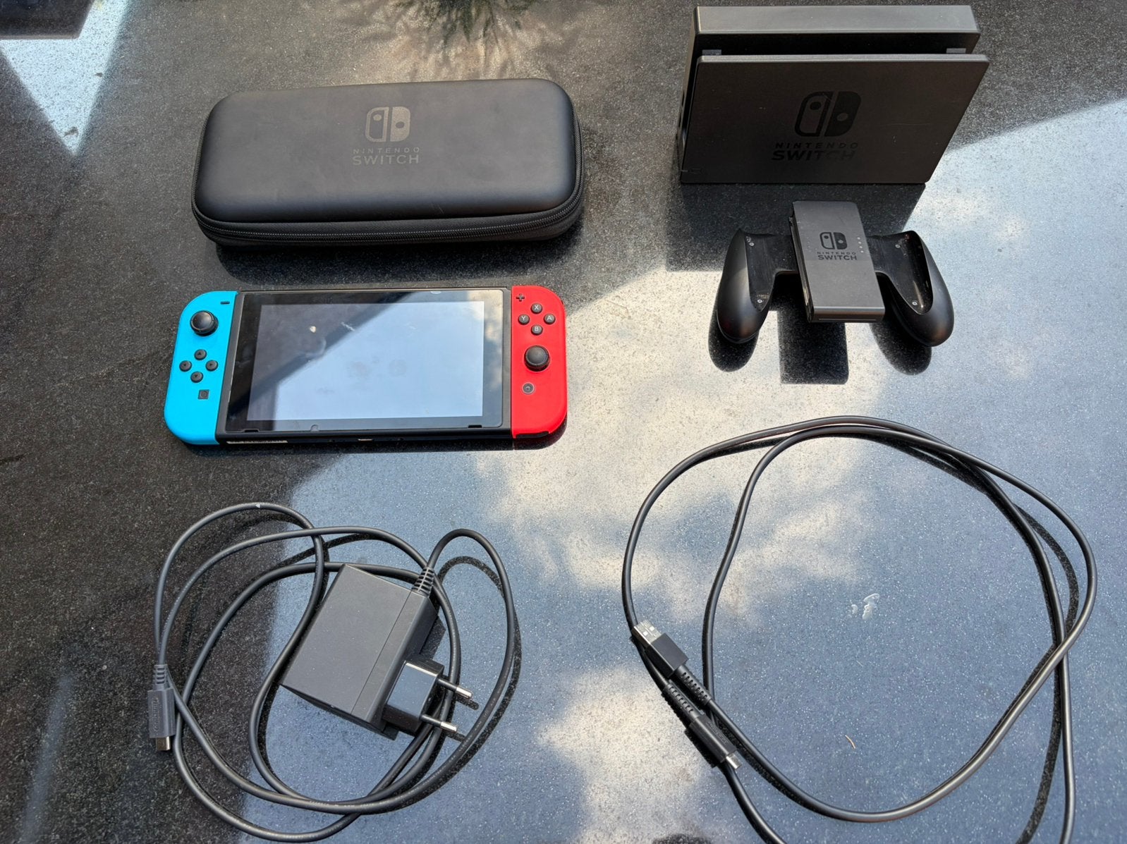 Nintendo switch, Spelcomputers en Games, Spelcomputers | Nintendo Switch, Ophalen of Verzenden, Zo goed als nieuw, Met 2 controllers