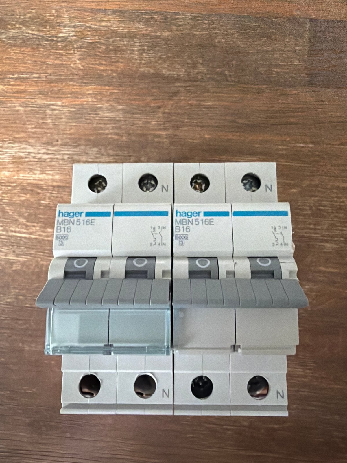 2x Hager MBN516E B16 Installatieautomaat, Ophalen of Verzenden, Zo goed als nieuw, Hager, Installatieautomaat