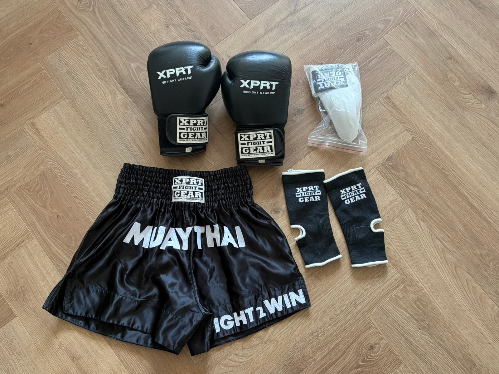 Kickboks set, Ophalen, Zo goed als nieuw, Bokshandschoenen